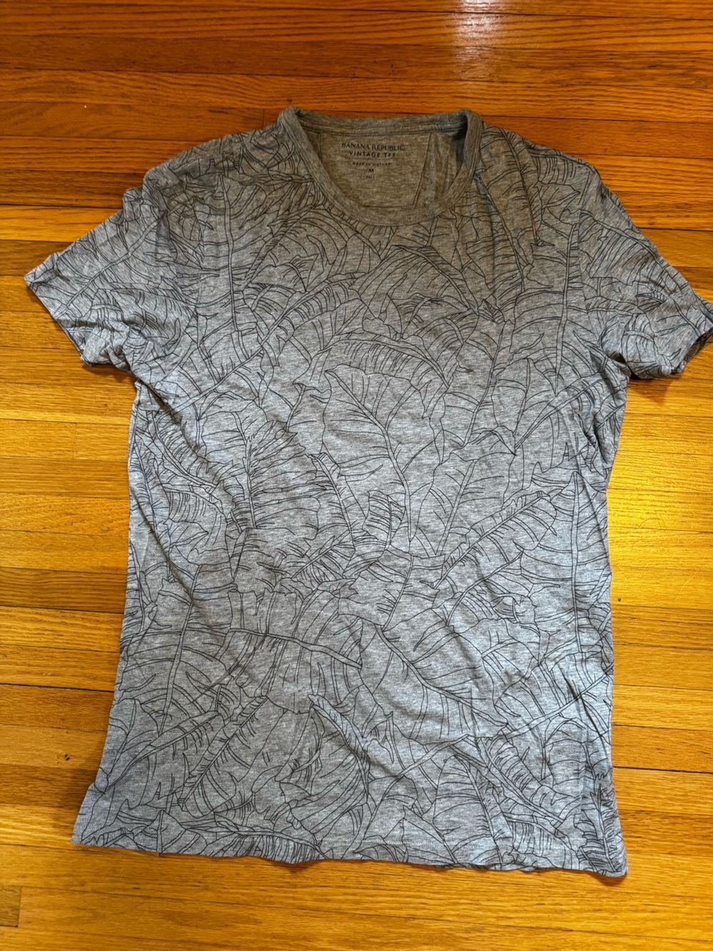 Banana Republic Gray Leaf-Print Short Sleeve Tee Medium Tall MT